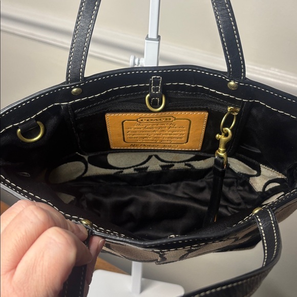 COACH SIGNATURE MONOGRAM Stylish Black and Tan Women's satchel - Picture 5 of 11